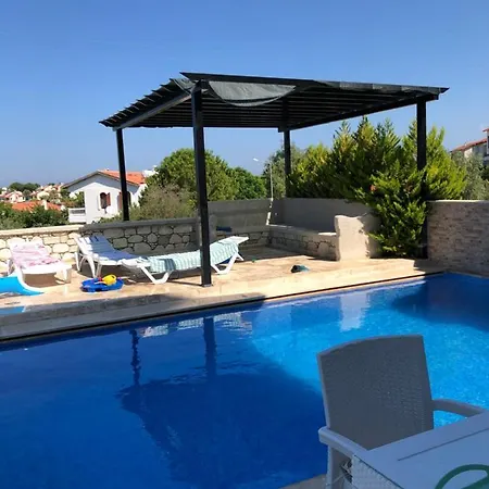 Alacati yalida özel havuzlu villa Villa